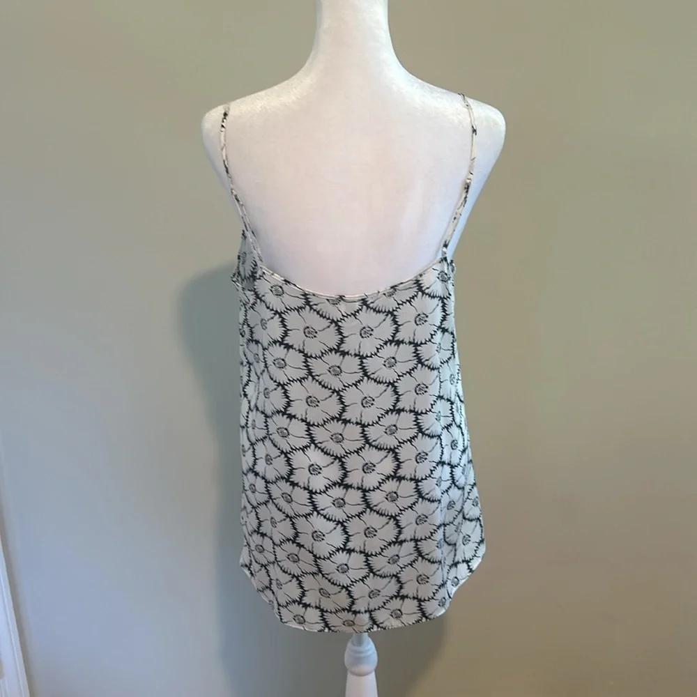 Cinq À Sept Esther Floral Ruffle Hem Sleeveless Silk Top Ivory/navy Size Medium - Picture 10 of 12